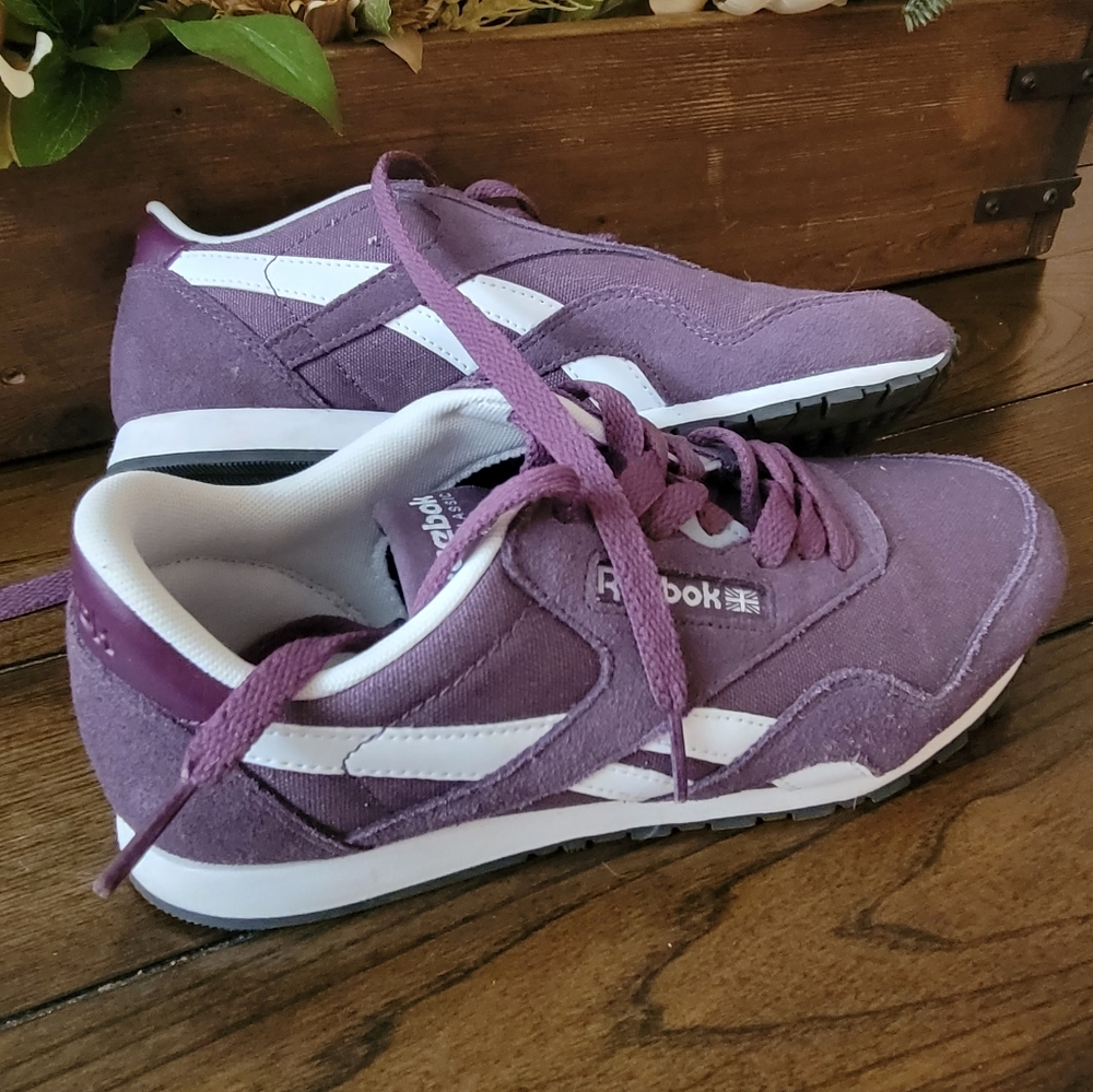 Reebok tennis shoes. EUC. Size 6.5